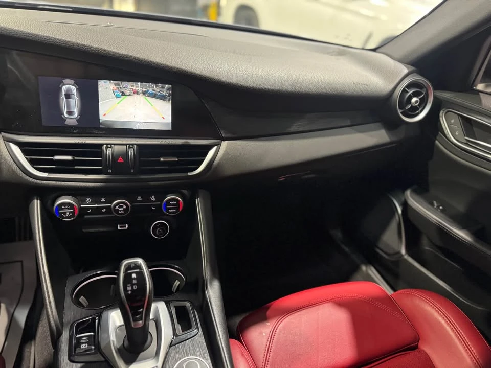 2022 Alfa Romeo Giulia - Image 5 of 13