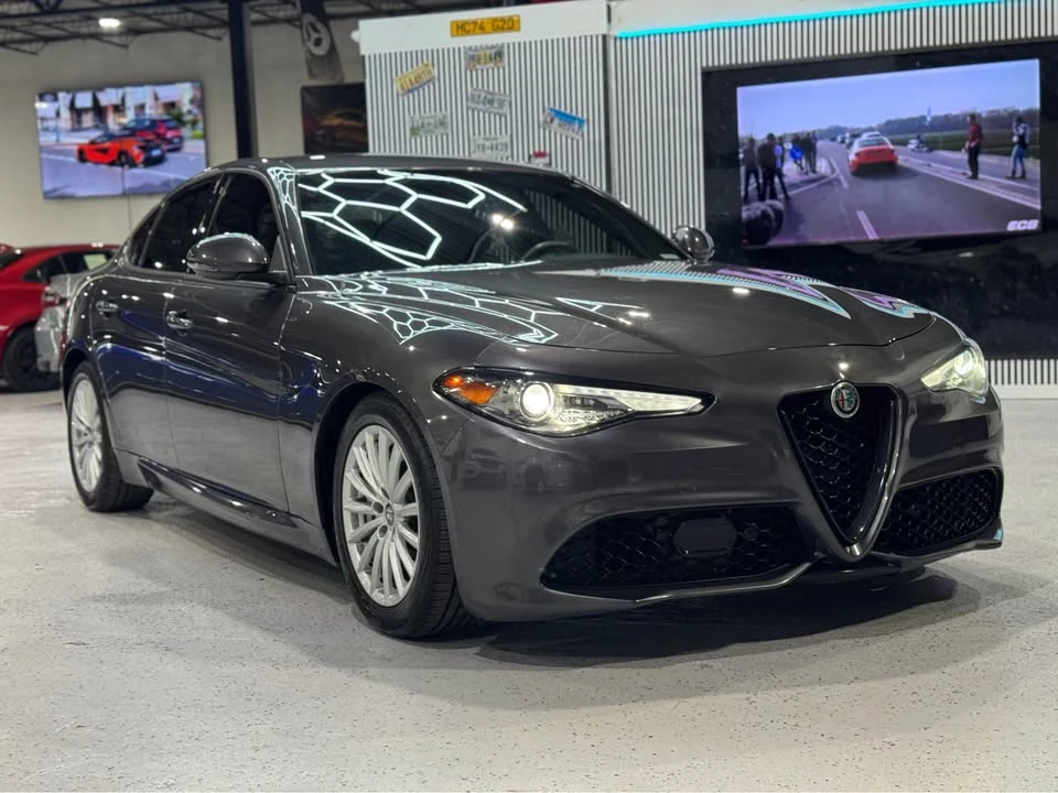 2022 Alfa Romeo Giulia - Image 12 of 13