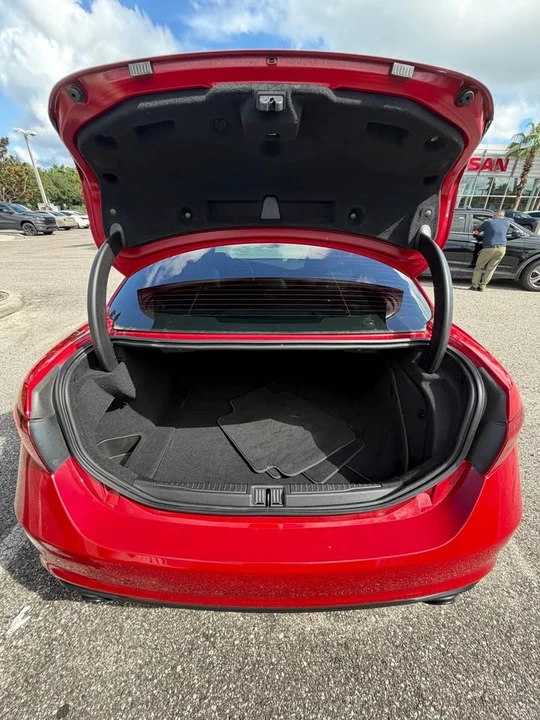 2022 Alfa Romeo Giulia - Image 8 of 9