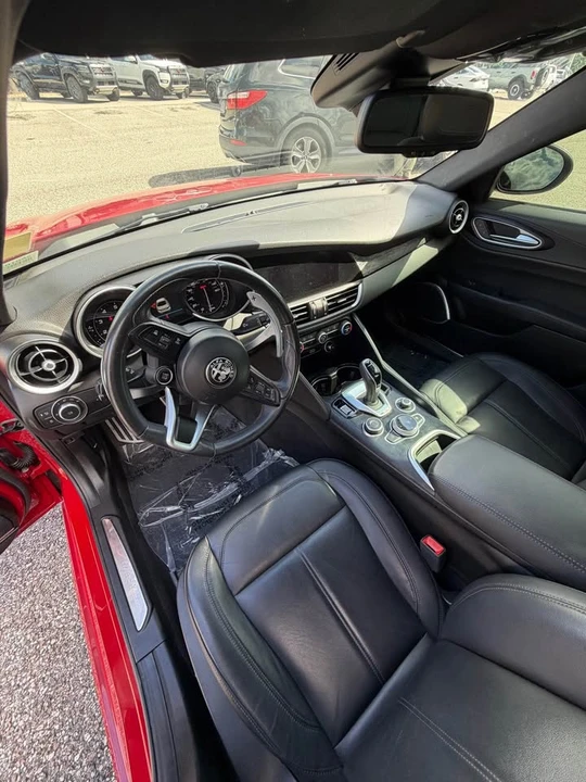 2022 Alfa Romeo Giulia - Image 6 of 9