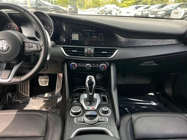 2022 Alfa Romeo Giulia - Image 13 of 17