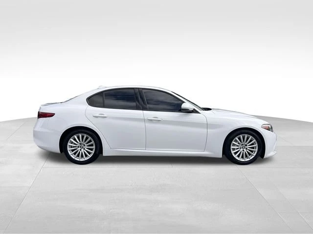 2022 Alfa Romeo Giulia - Image 3 of 17