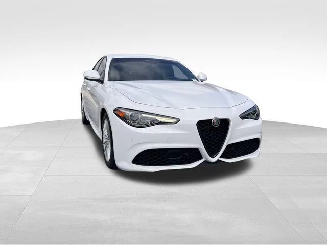 2022 Alfa Romeo Giulia - Image 4 of 17
