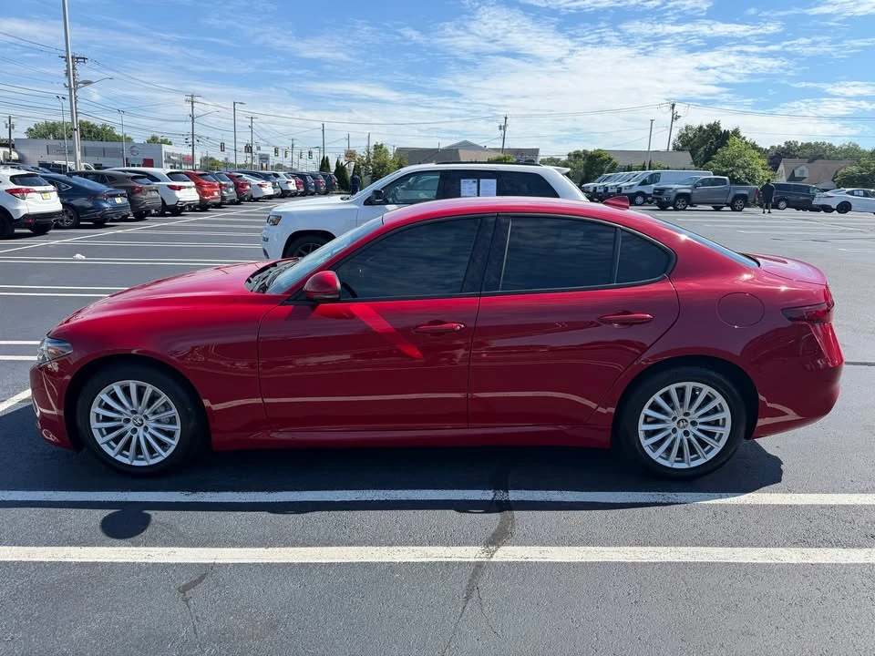 2022 Alfa Romeo Giulia - Image 3 of 12