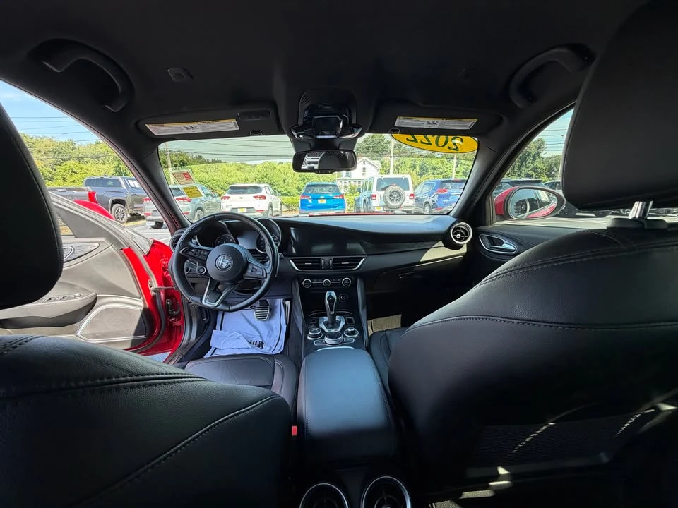 2022 Alfa Romeo Giulia - Image 9 of 12
