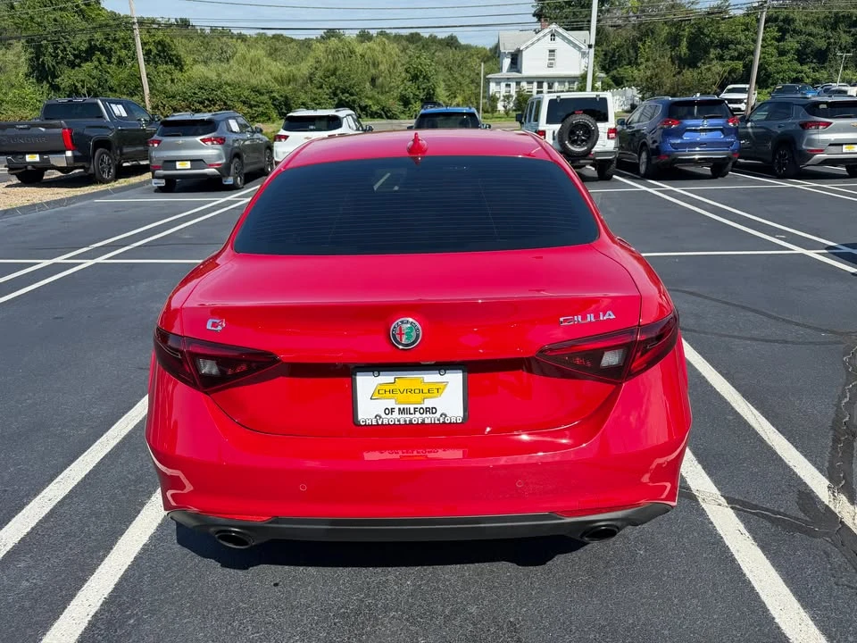 2022 Alfa Romeo Giulia - Image 5 of 12