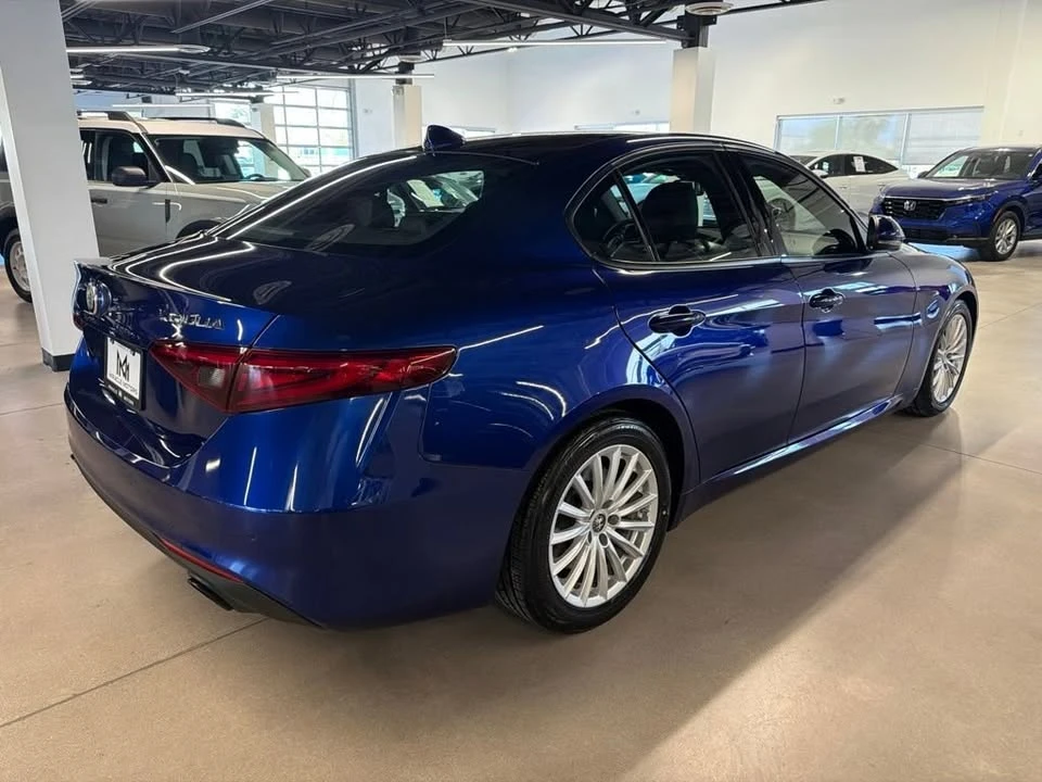 2022 Alfa Romeo Giulia - Image 5 of 16