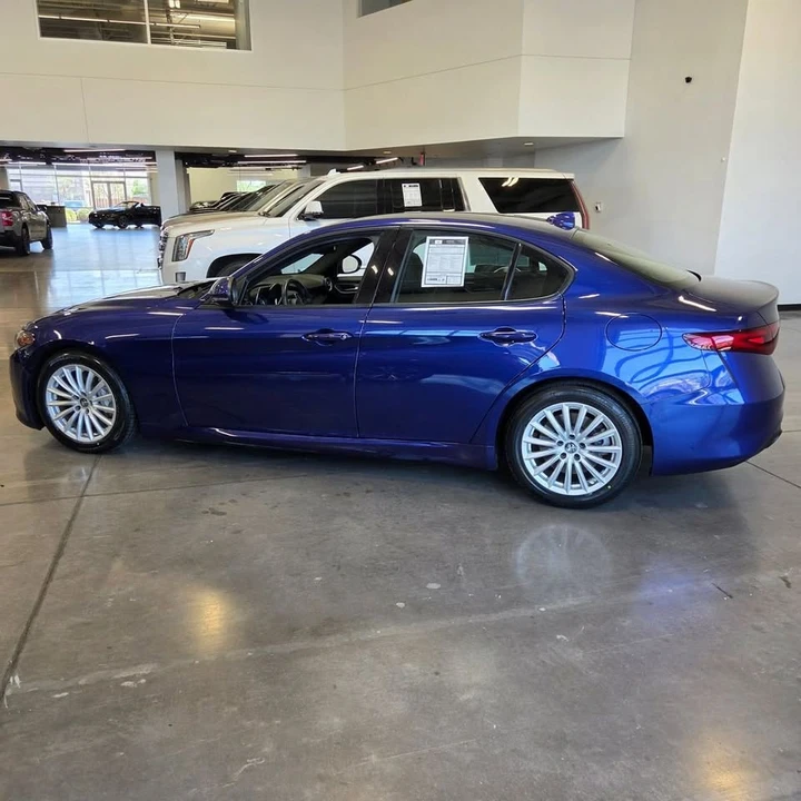 2022 Alfa Romeo Giulia - Image 2 of 20