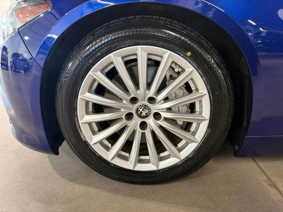 2022 Alfa Romeo Giulia - Image 9 of 16