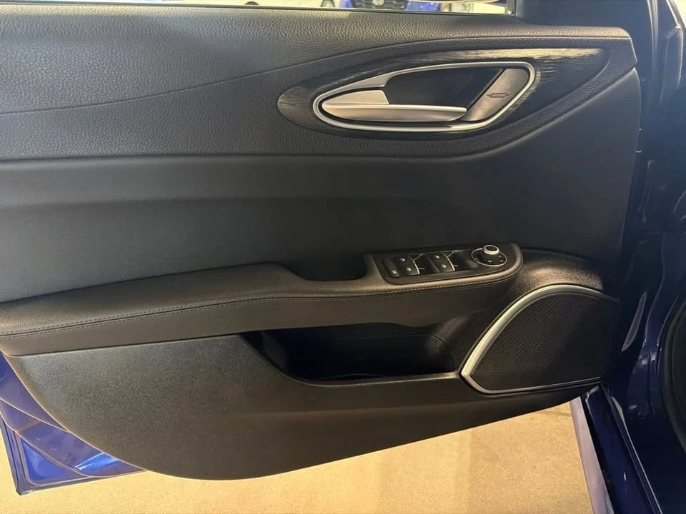 2022 Alfa Romeo Giulia - Image 12 of 16