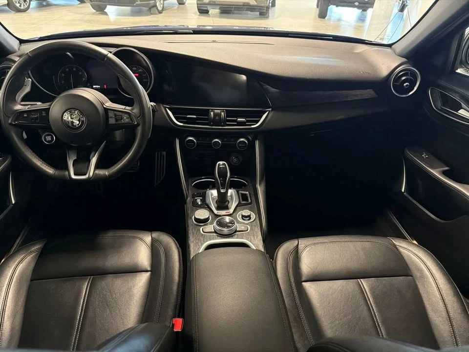 2022 Alfa Romeo Giulia - Image 14 of 16