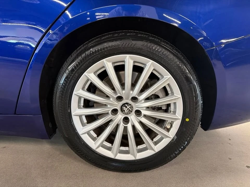 2022 Alfa Romeo Giulia - Image 10 of 16