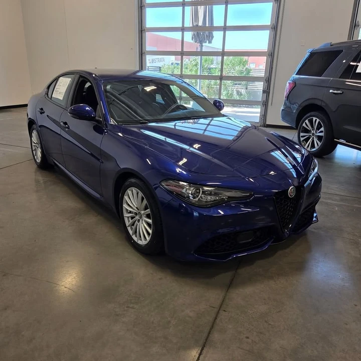 2022 Alfa Romeo Giulia - Image 7 of 20