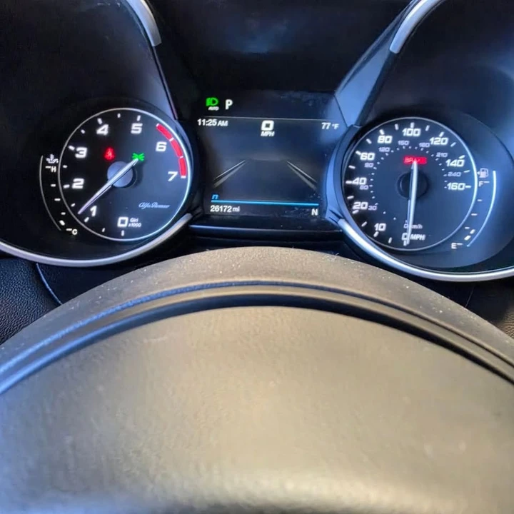 2022 Alfa Romeo Giulia - Image 17 of 20