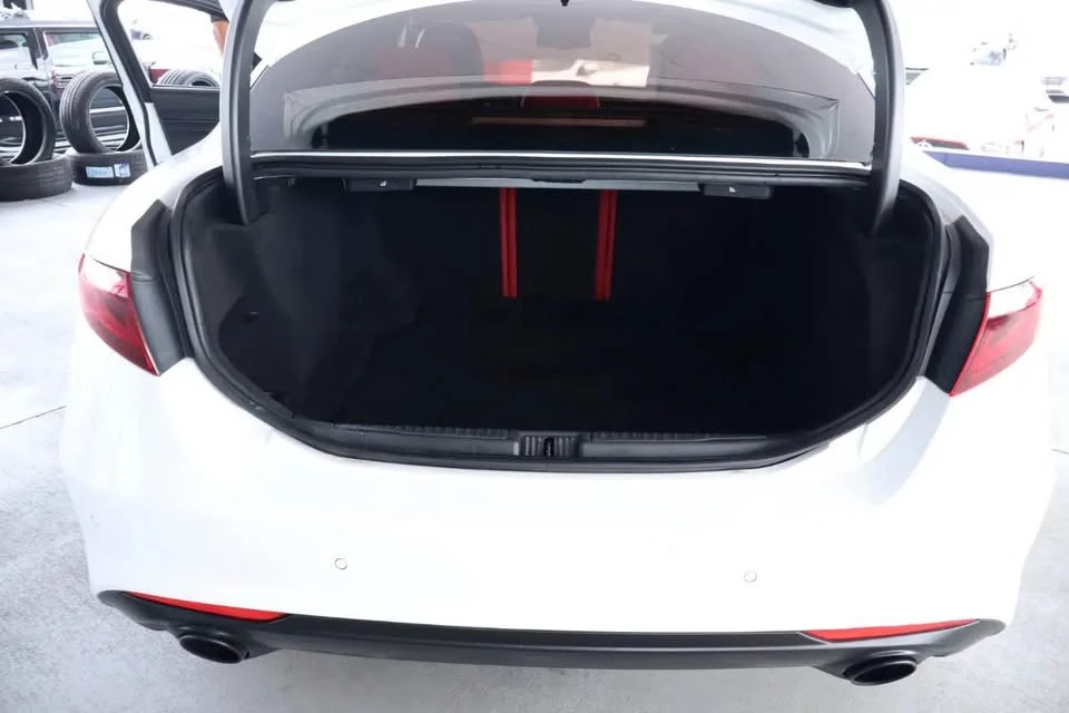 2022 Alfa Romeo Giulia - Image 11 of 14
