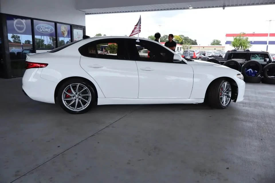 2022 Alfa Romeo Giulia - Image 4 of 14