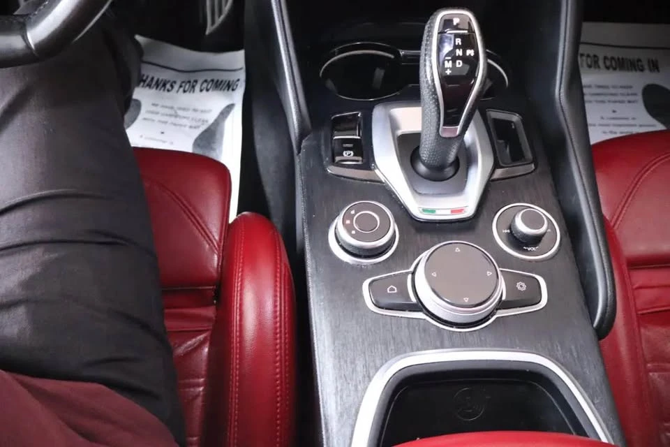 2022 Alfa Romeo Giulia - Image 9 of 14