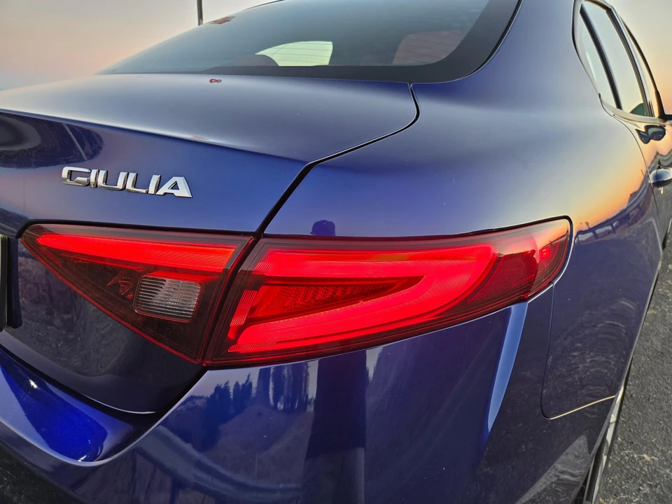 2022 Alfa Romeo Giulia - Image 21 of 31