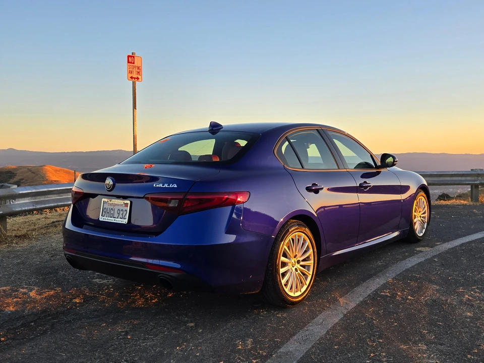 2022 Alfa Romeo Giulia - Image 11 of 31