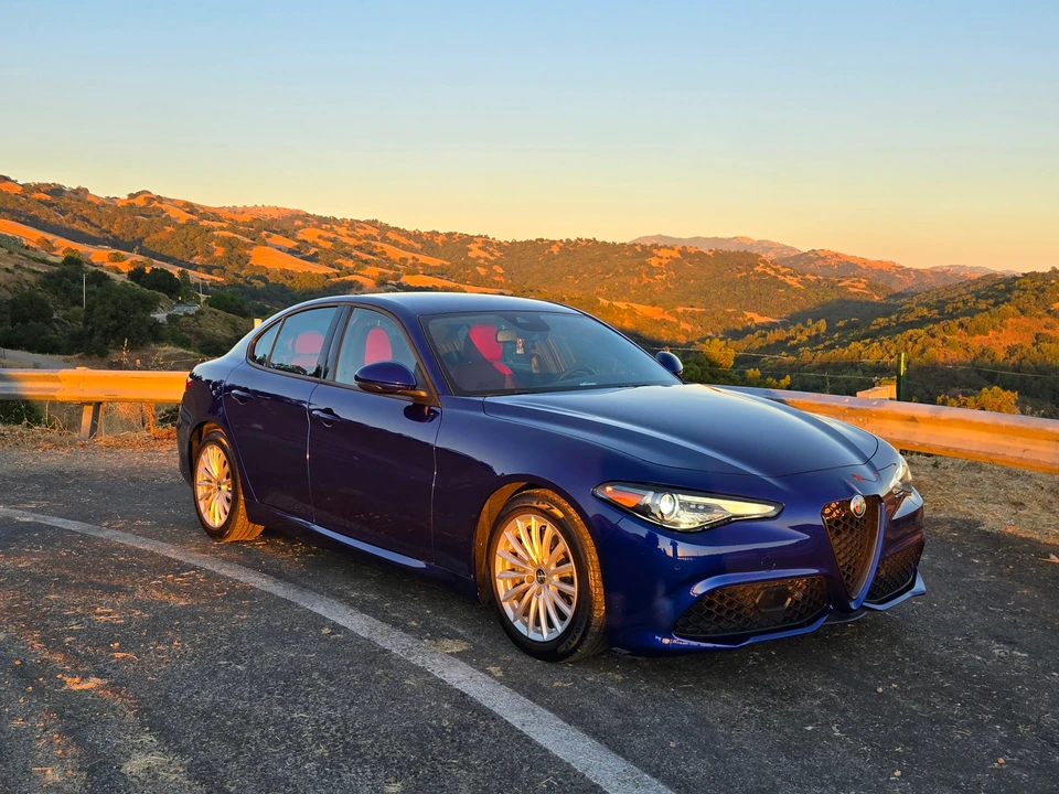 2022 Alfa Romeo Giulia - Image 13 of 31