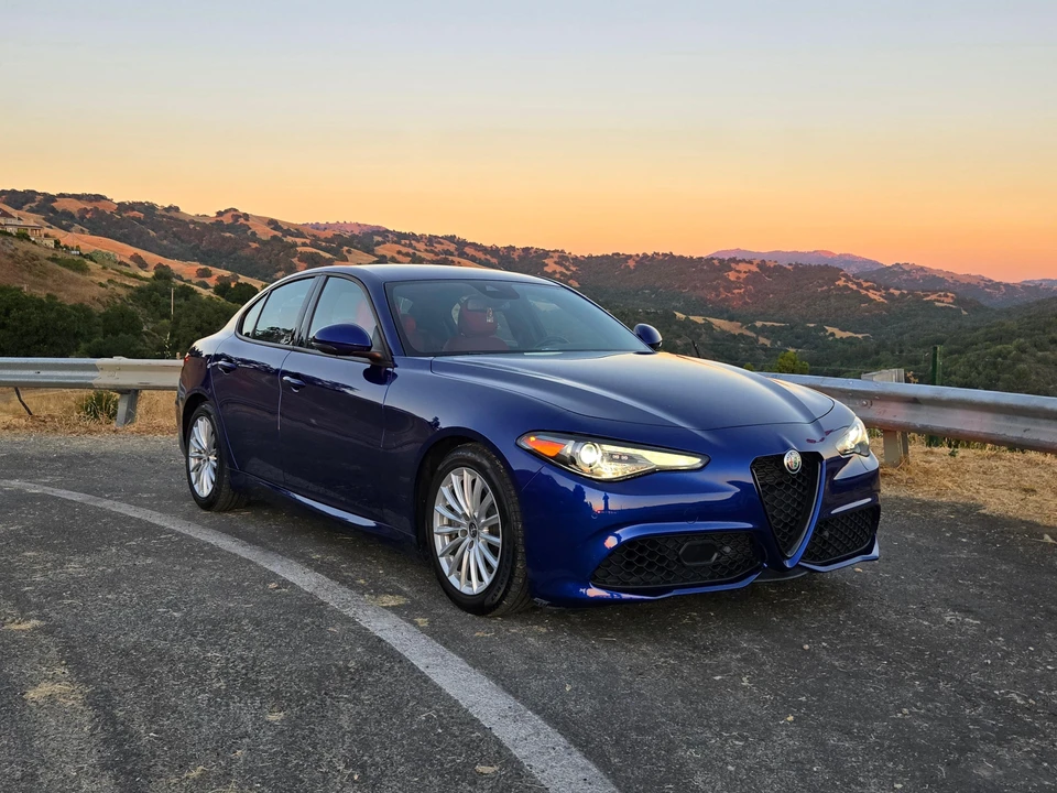 2022 Alfa Romeo Giulia - Image 14 of 31