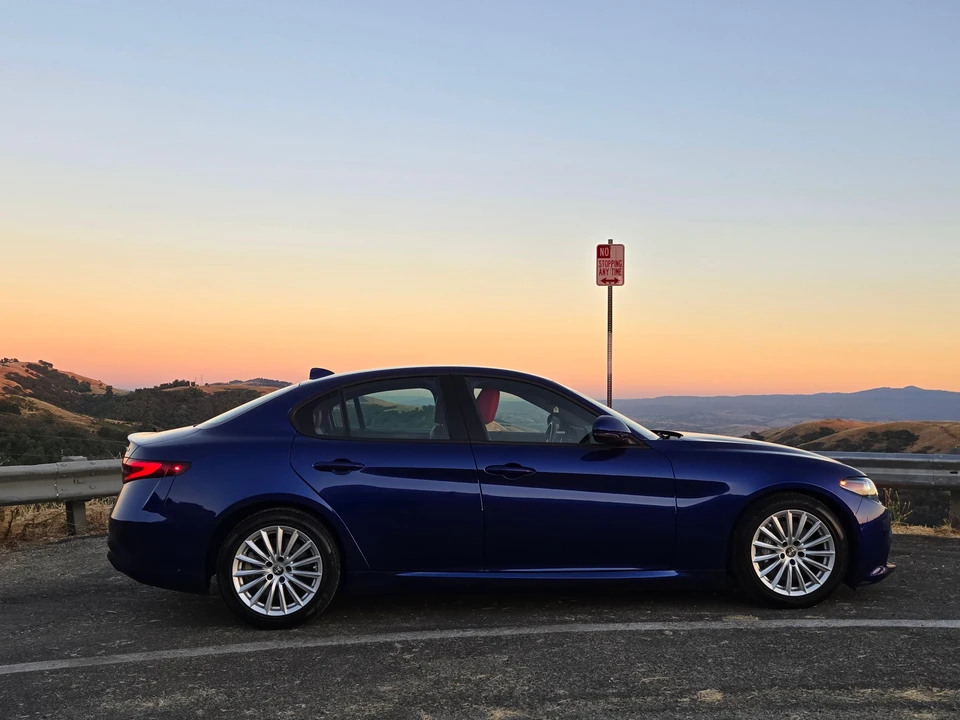 2022 Alfa Romeo Giulia - Image 12 of 31