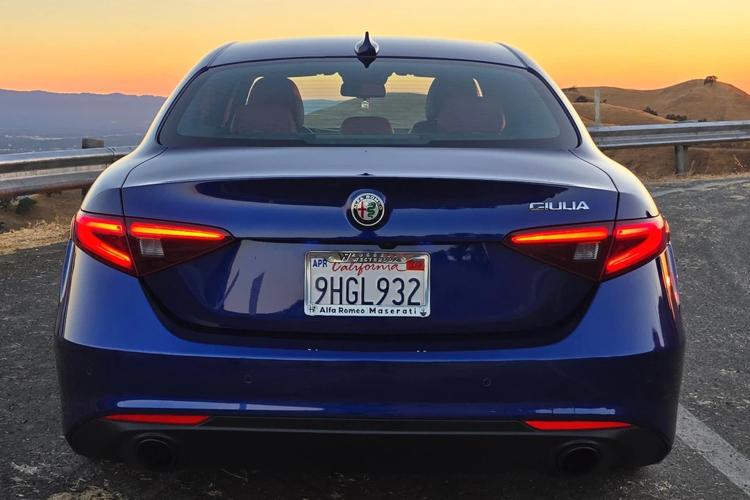 2022 Alfa Romeo Giulia - Image 5 of 31