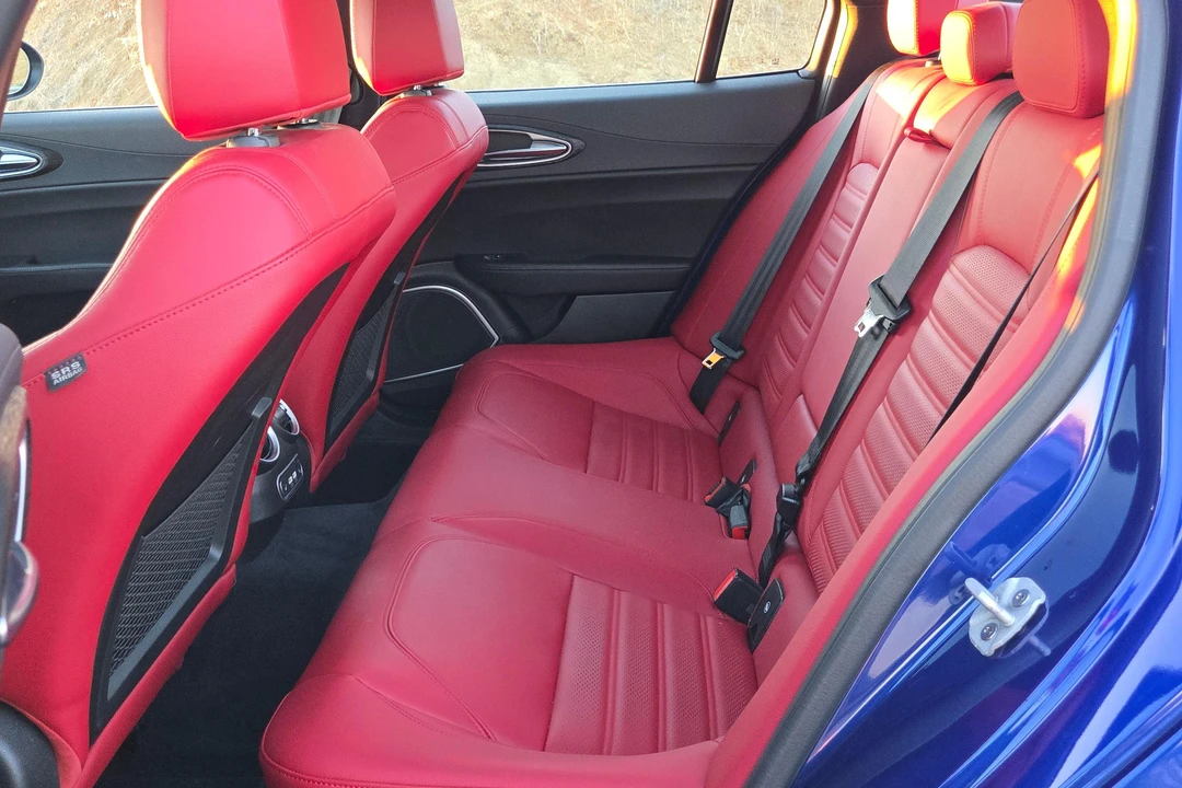 2022 Alfa Romeo Giulia - Image 30 of 31