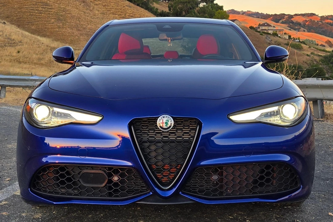 2022 Alfa Romeo Giulia - Image 2 of 31