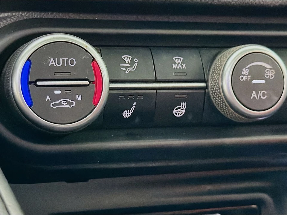 2022 Alfa Romeo Giulia - Image 23 of 31