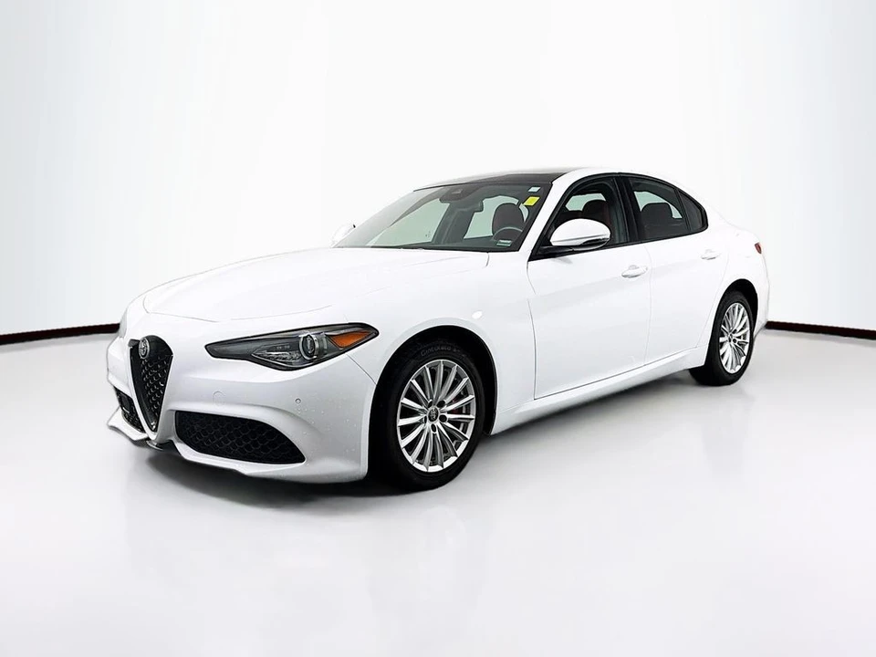 2022 Alfa Romeo Giulia - Image 3 of 31
