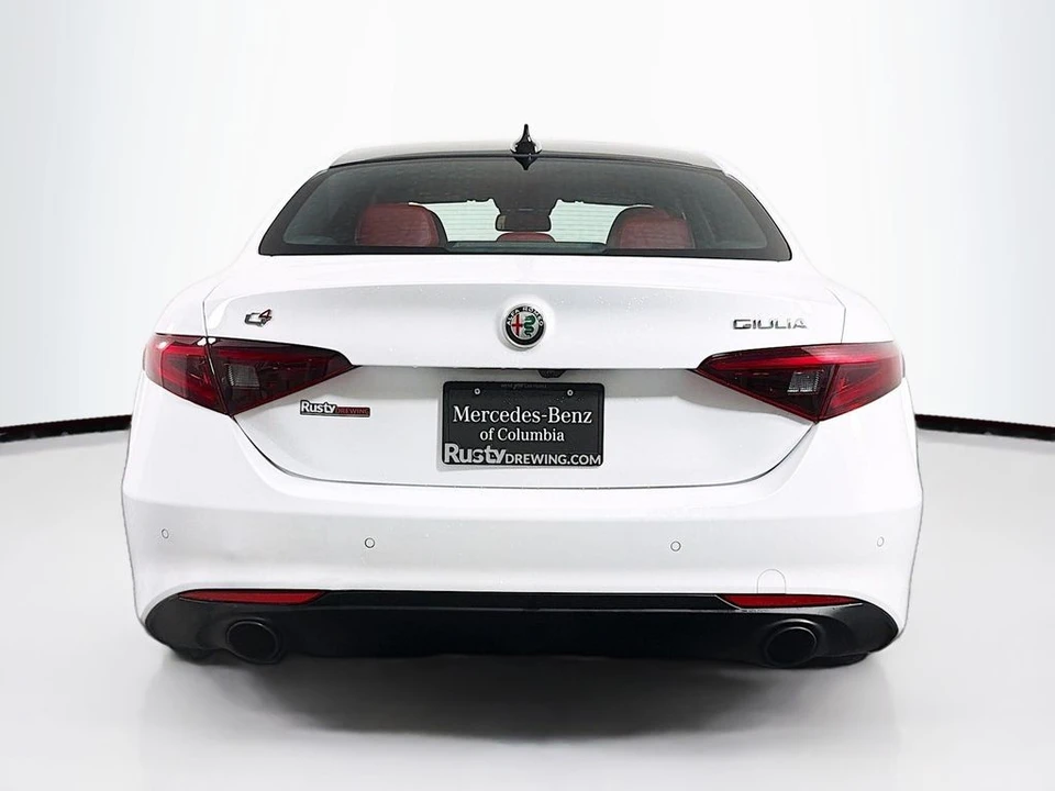 2022 Alfa Romeo Giulia - Image 6 of 31