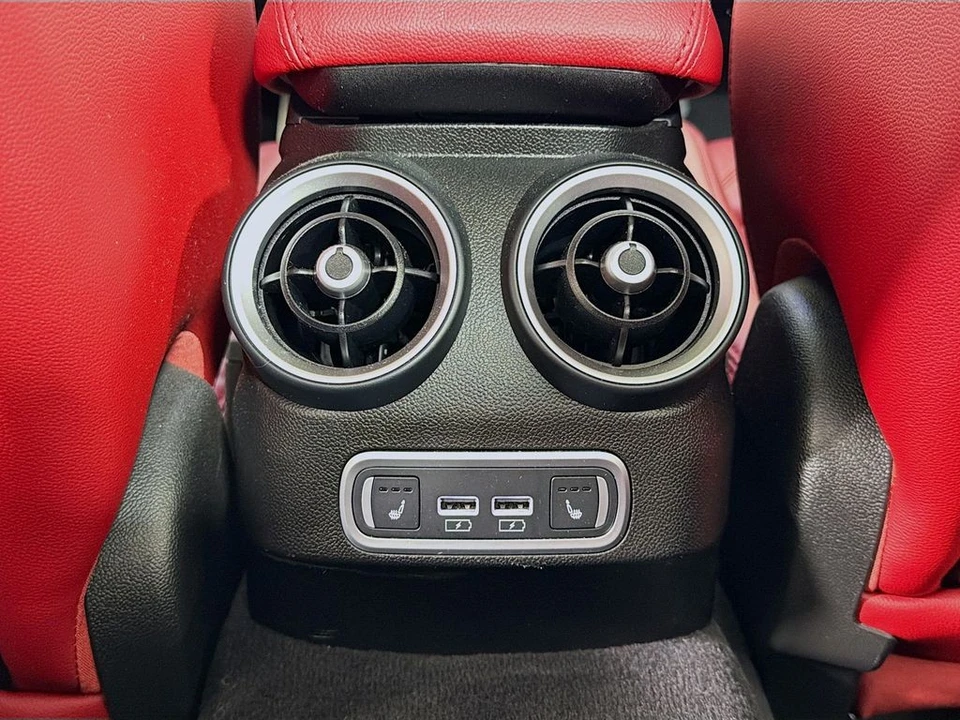 2022 Alfa Romeo Giulia - Image 27 of 31