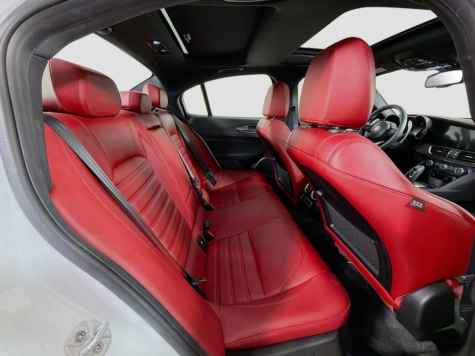 2022 Alfa Romeo Giulia - Image 29 of 31