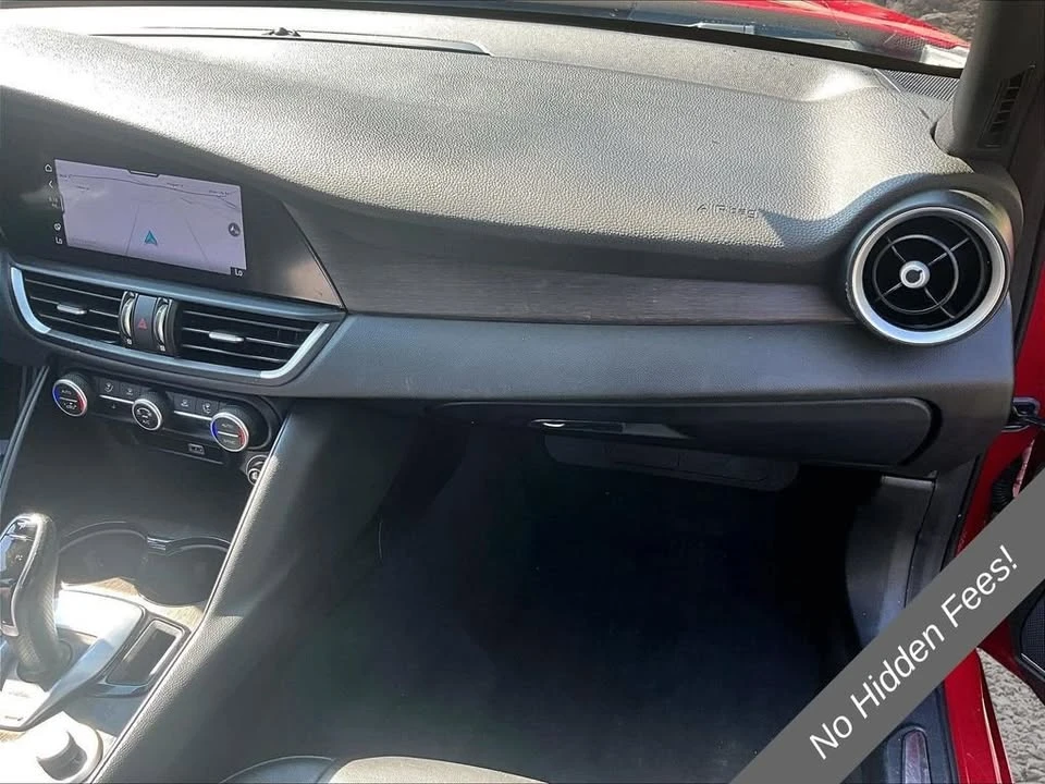 2022 Alfa Romeo Giulia - Image 15 of 20