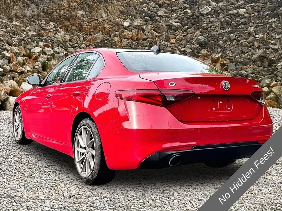 2022 Alfa Romeo Giulia - Image 11 of 20