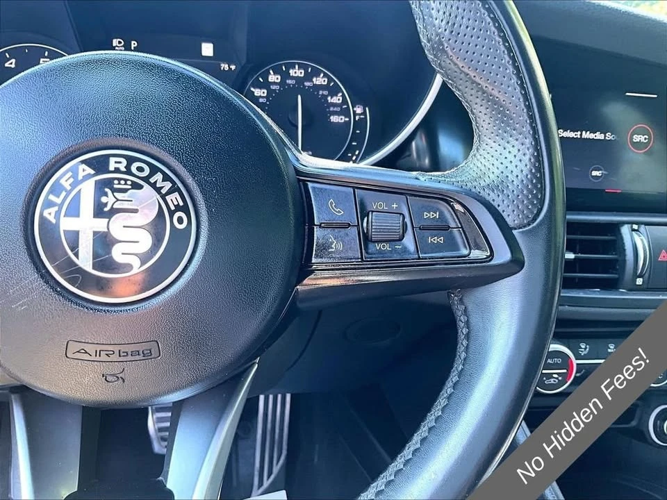 2022 Alfa Romeo Giulia - Image 17 of 20