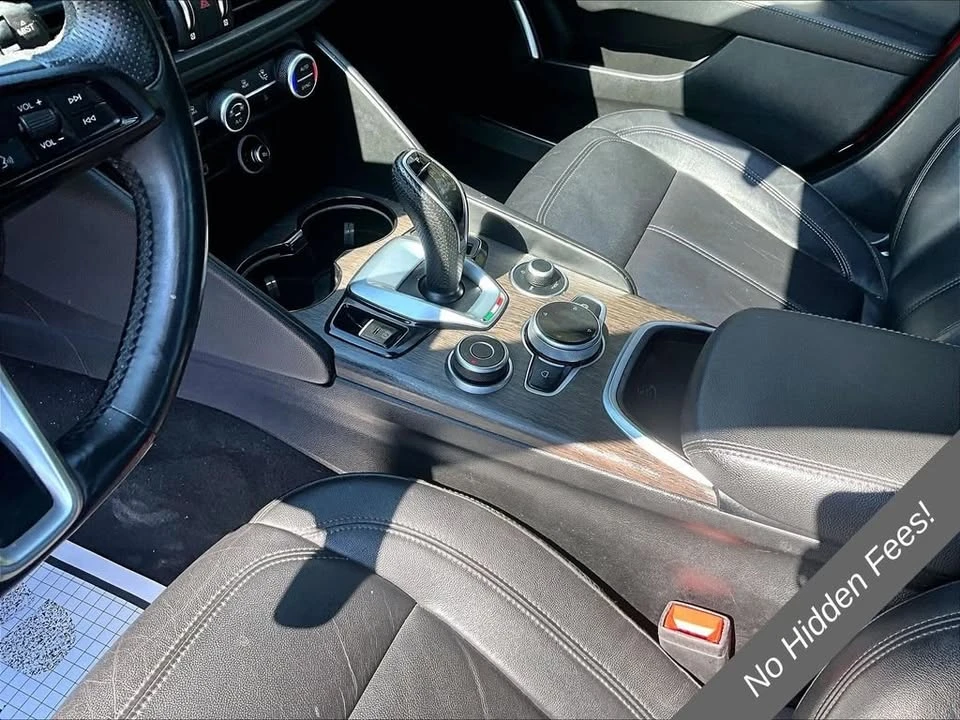 2022 Alfa Romeo Giulia - Image 13 of 20