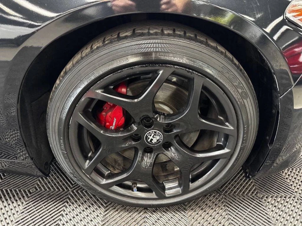 2022 Alfa Romeo Giulia - Image 18 of 31