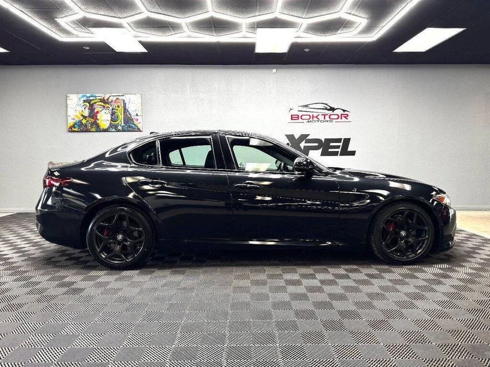 2022 Alfa Romeo Giulia - Image 17 of 31