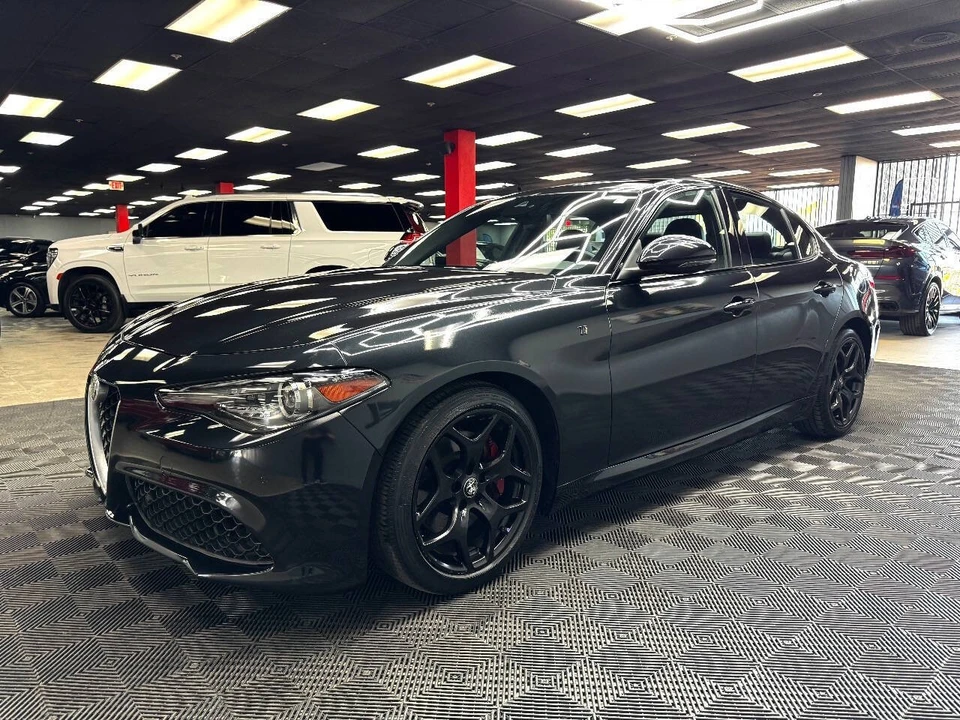 2022 Alfa Romeo Giulia - Image 7 of 21