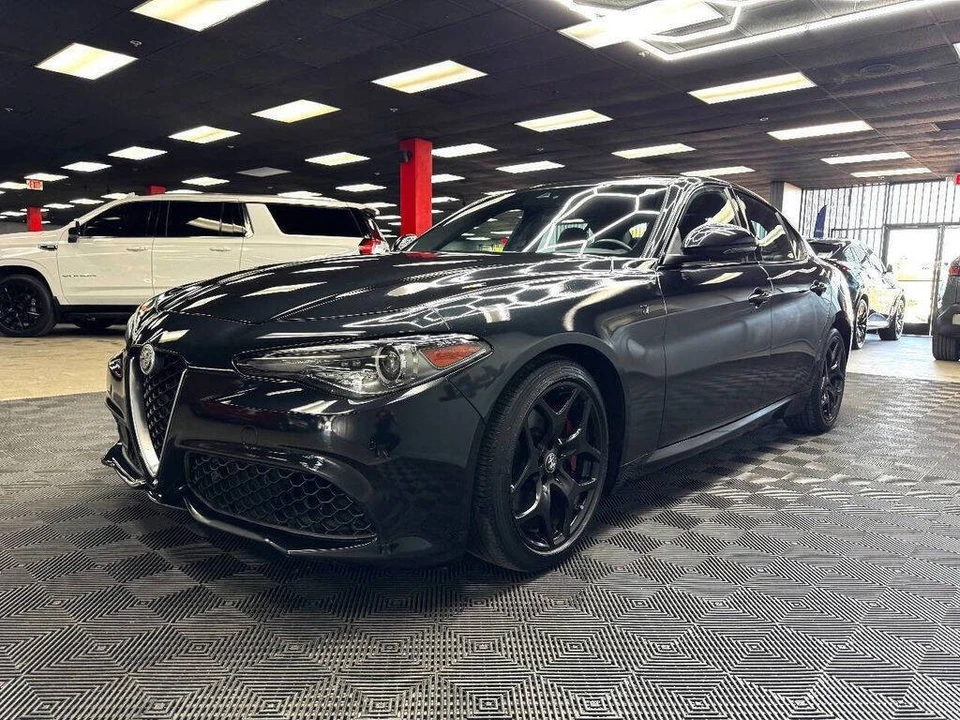 2022 Alfa Romeo Giulia - Image 7 of 31