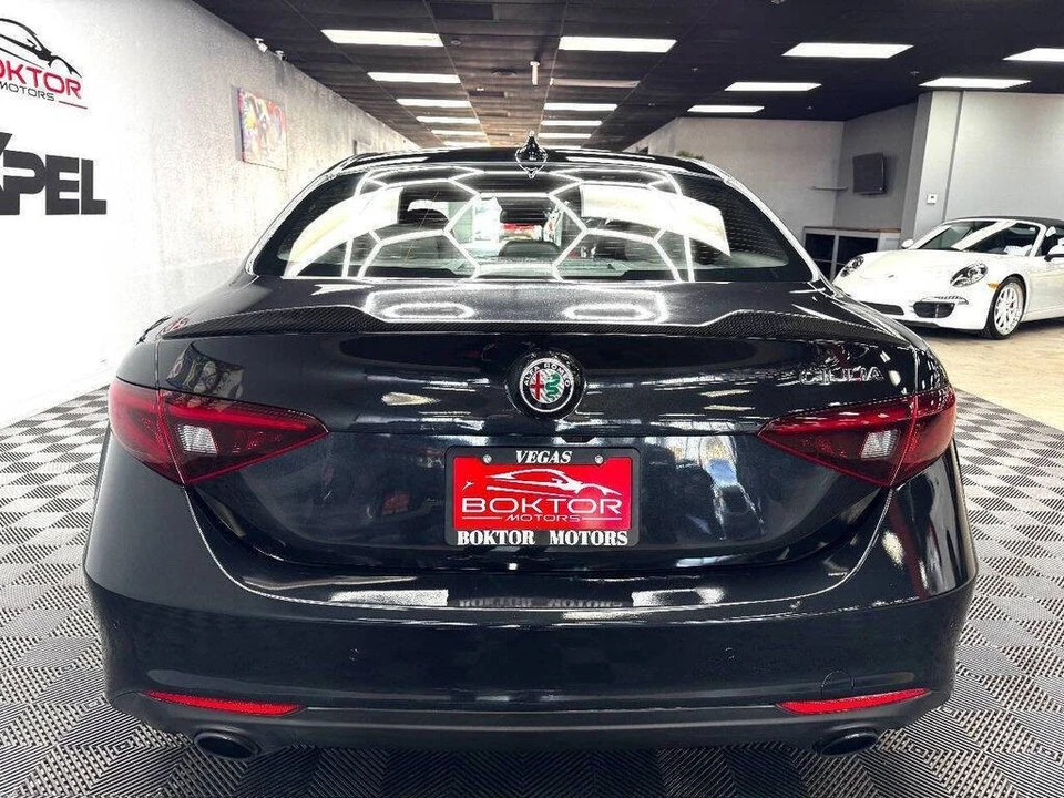 2022 Alfa Romeo Giulia - Image 12 of 31