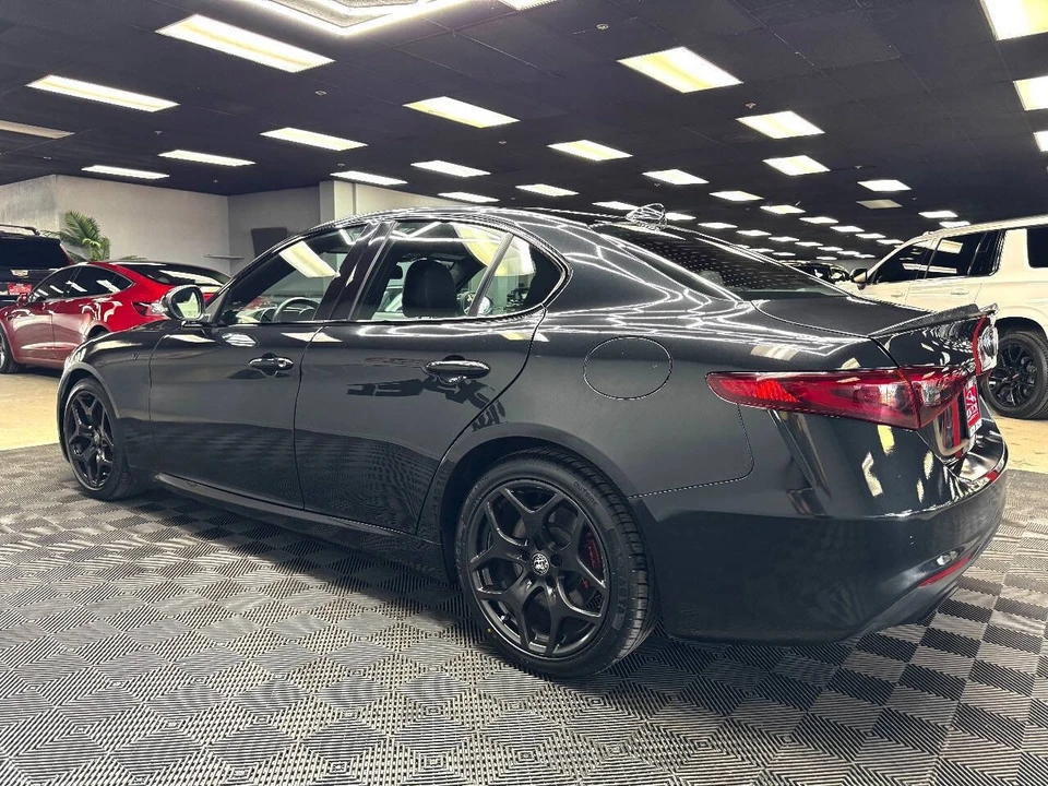2022 Alfa Romeo Giulia - Image 8 of 21