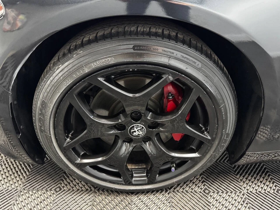 2022 Alfa Romeo Giulia - Image 19 of 21