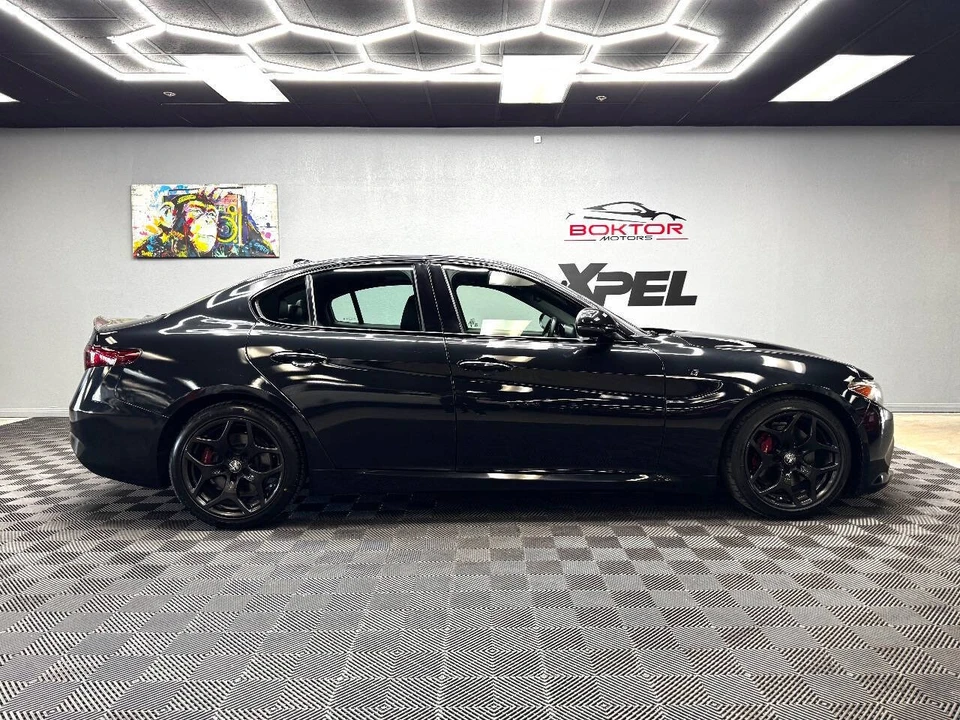 2022 Alfa Romeo Giulia - Image 15 of 21