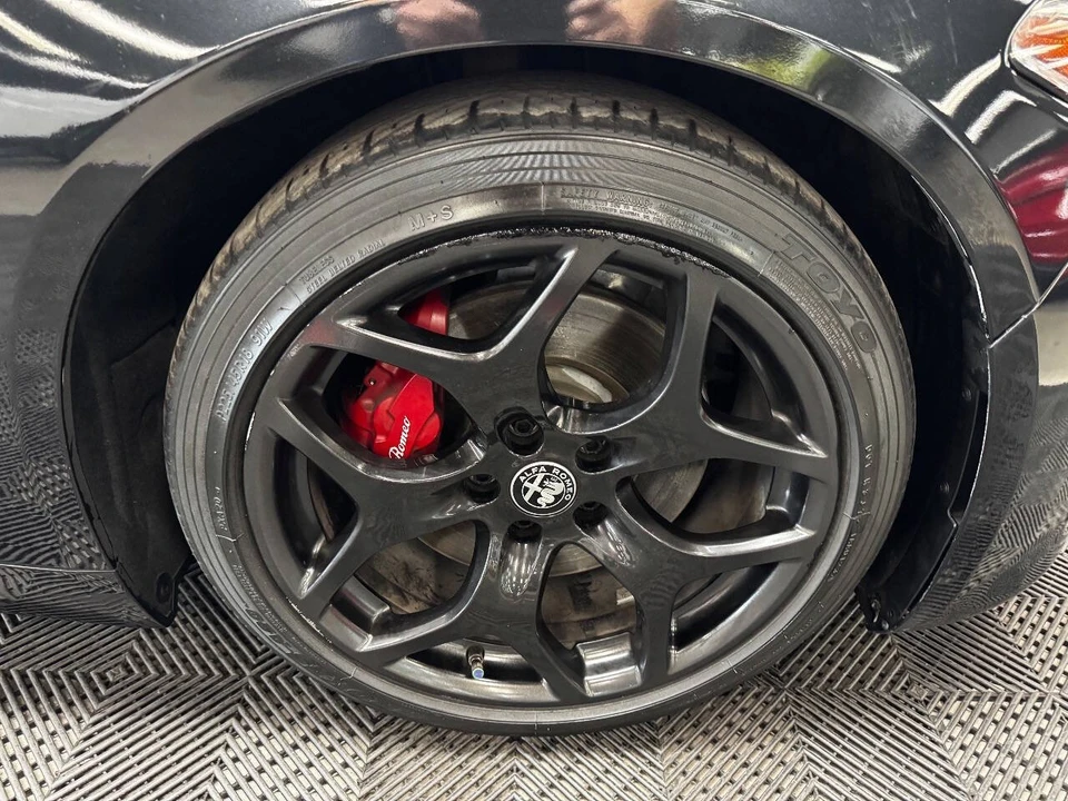 2022 Alfa Romeo Giulia - Image 16 of 21