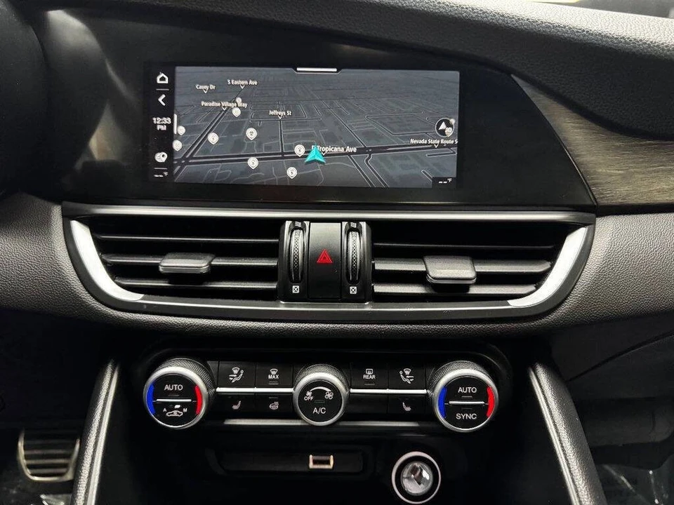 2022 Alfa Romeo Giulia - Image 24 of 31
