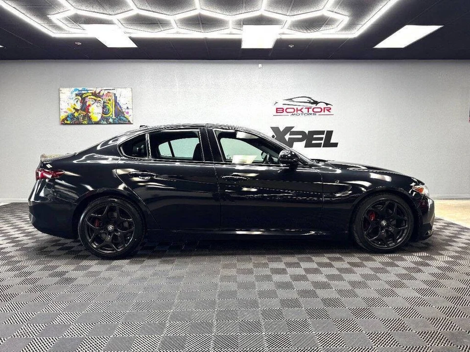 2022 Alfa Romeo Giulia - Image 16 of 31
