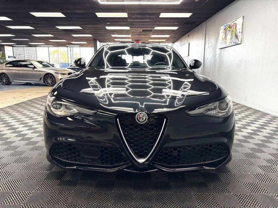 2022 Alfa Romeo Giulia - Image 4 of 31